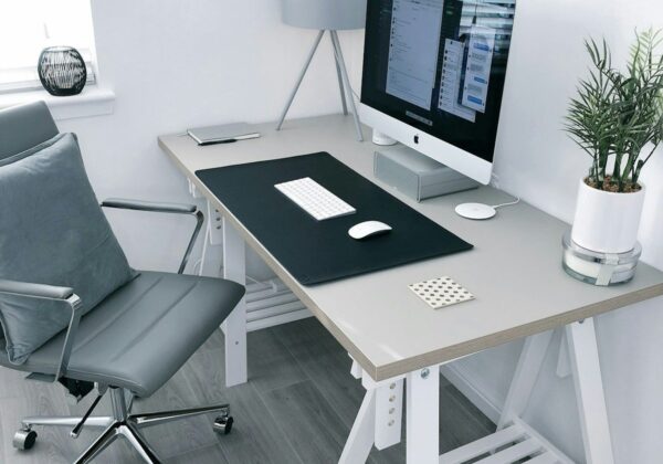 T&eacute;l&eacute;travailler Avec Style : Am&eacute;nager Le Bureau &Agrave; Domicile Id&eacute;al Cover