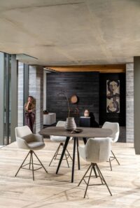 Saluti, bartafel ovaal 150 x 105 cm. - centrale teenpoot - rough off black - Lava - Afbeelding 2